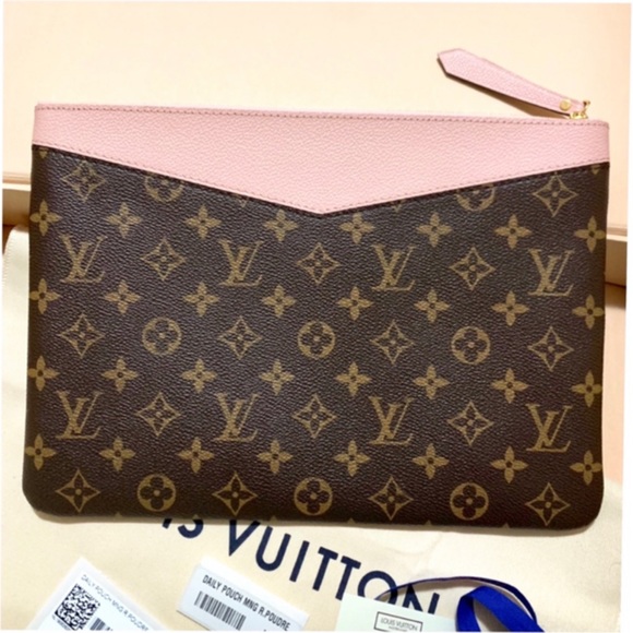 💯💖😍😘 NWT MONOGRAM Louis Vuitton Daily Pouch - Picture 2 of 8